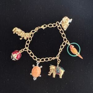 Metropolitan Museum of Art MMA CMA Enamal Animal Charm Bracelet Gold Tone